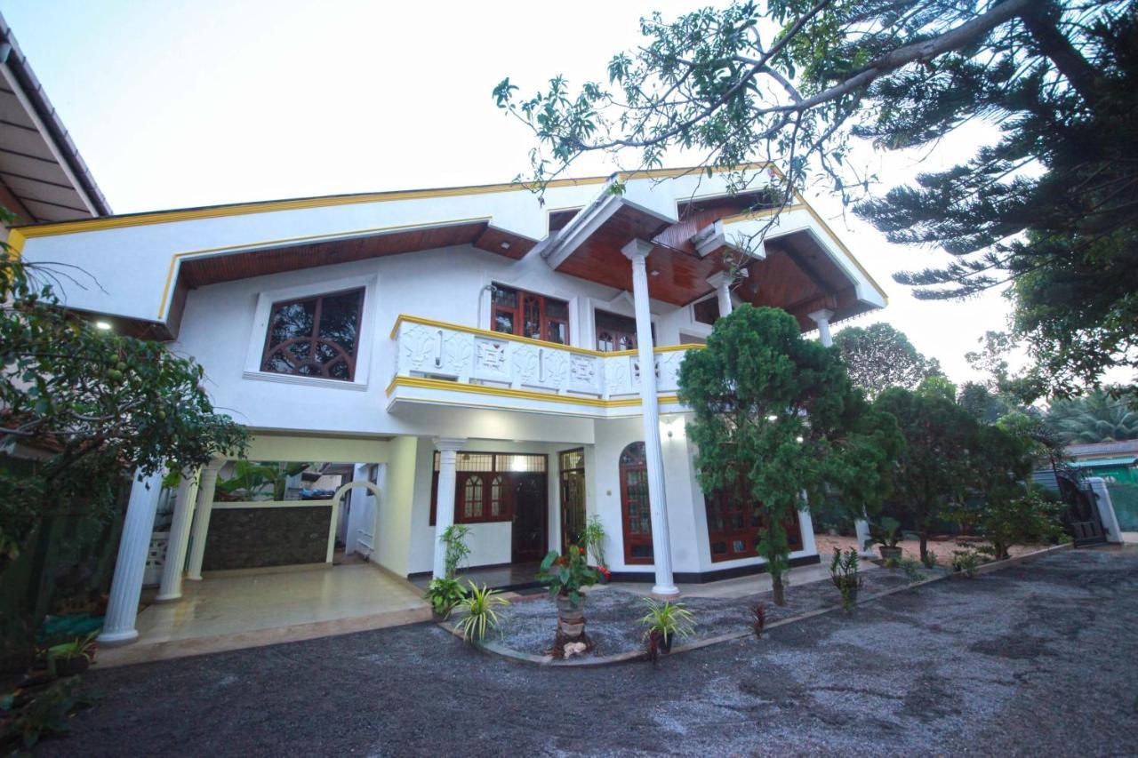 Airport Residence Inn Katunayake Exterior photo