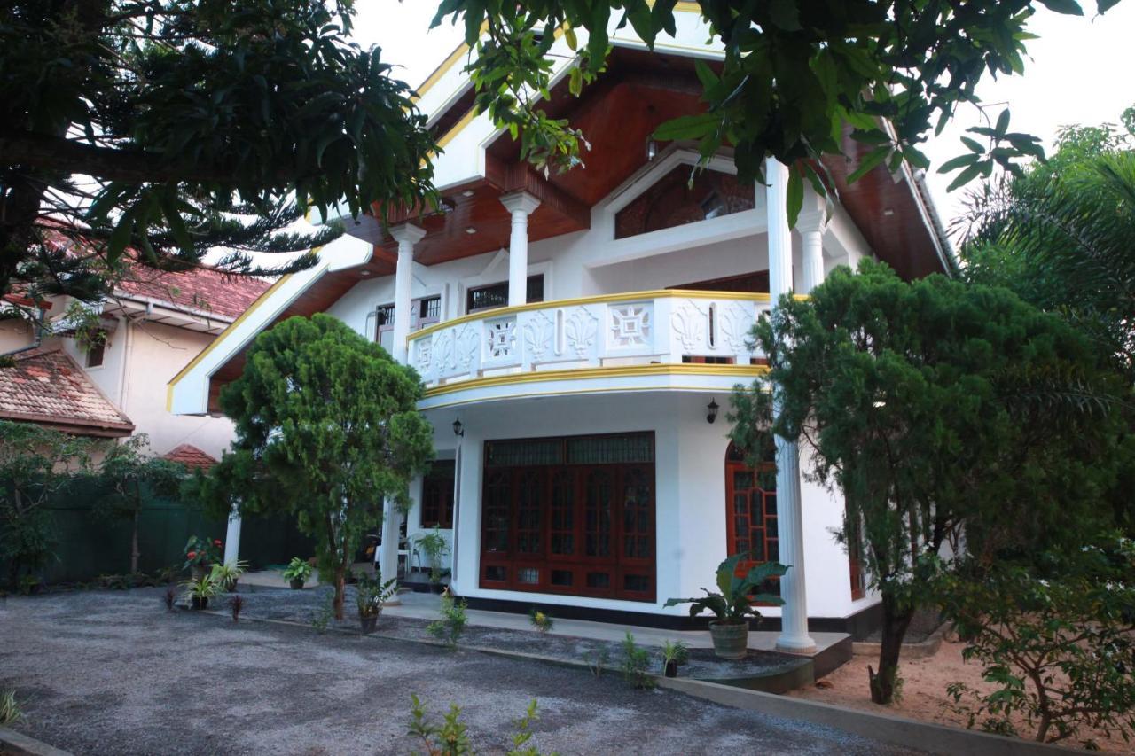 Airport Residence Inn Katunayake Exterior photo